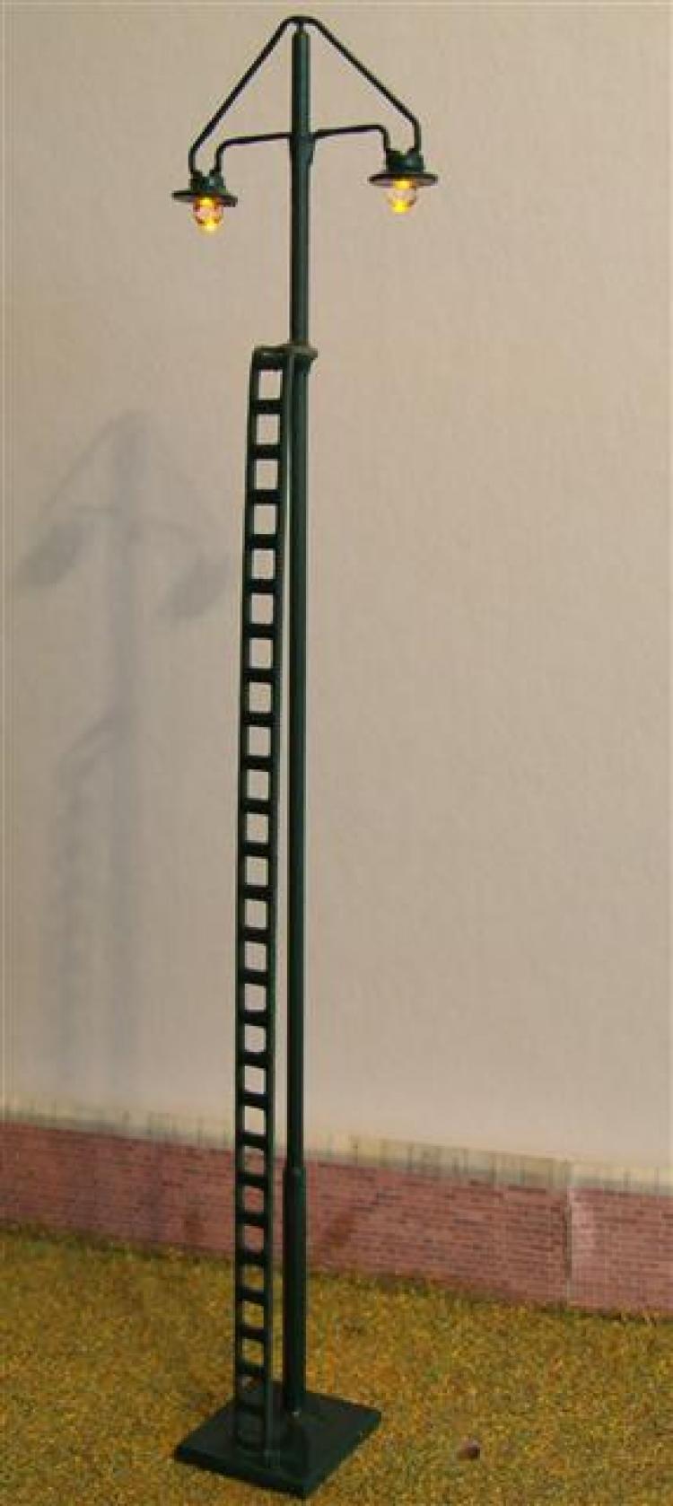 Double Yard Lamp - Tall