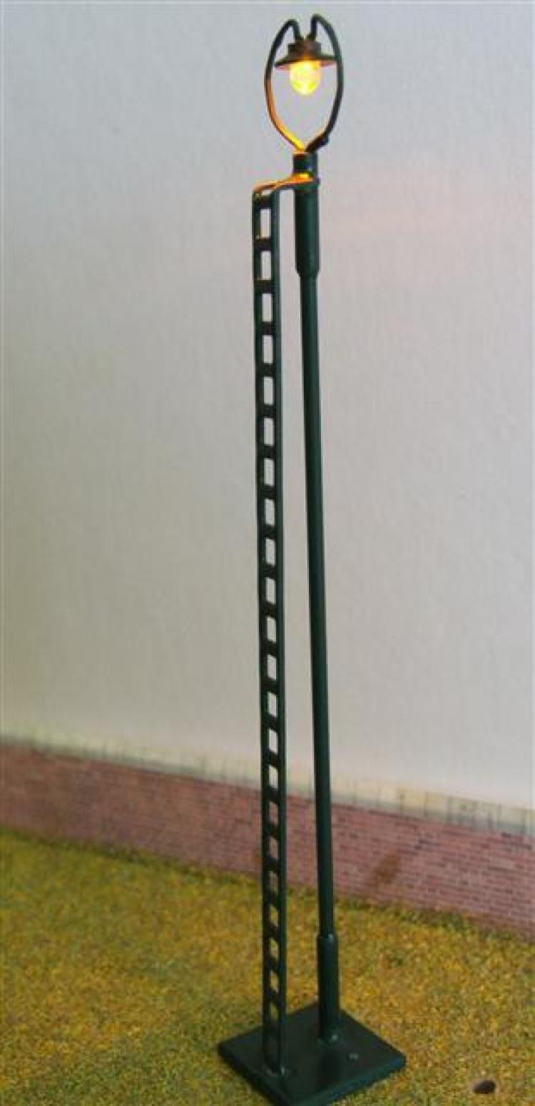 Hoop Top Tall Yard Lamp