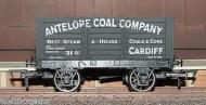 B869 : 7 plank wagon with coal load - 
