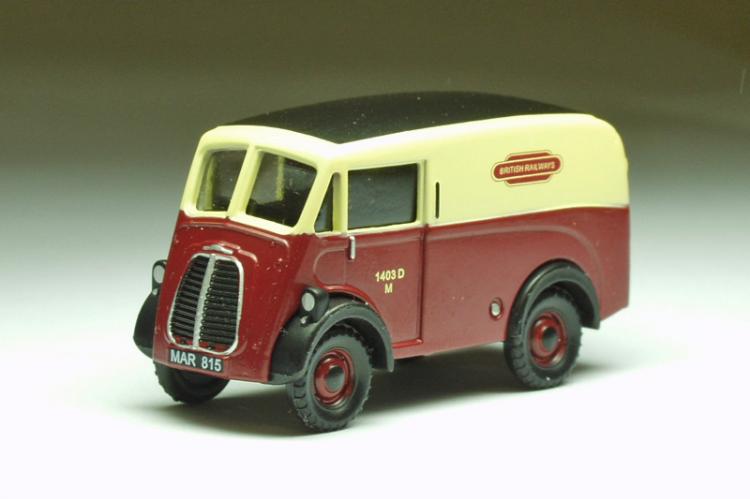Morris J Van - British Railways - Crimson/Cream