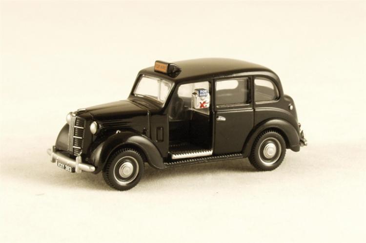 Austin FX3 London Taxi - Black with wheel trims