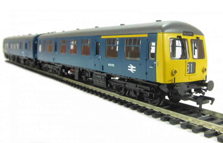Class 105 2 Car DMU BR Blue Yellow Ends (Power Twin Unit).  -  Released