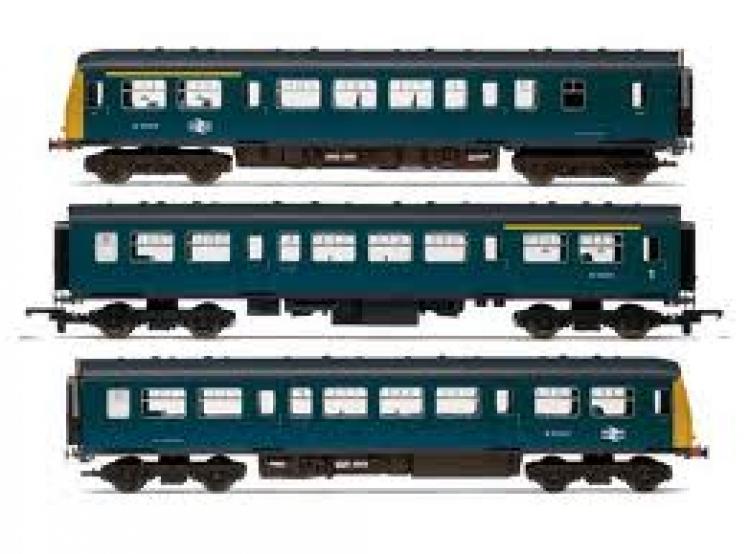 BR Class 101, 3-car DMU in BR Blue with yellow ends