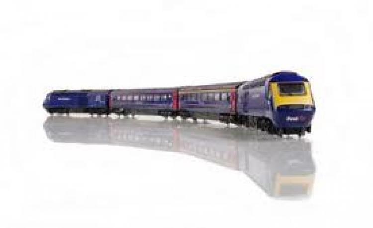 CLASS 43 HST  BOOKSET  FIRST GREAT WESTERN  43015 Power +  43168 Dummy