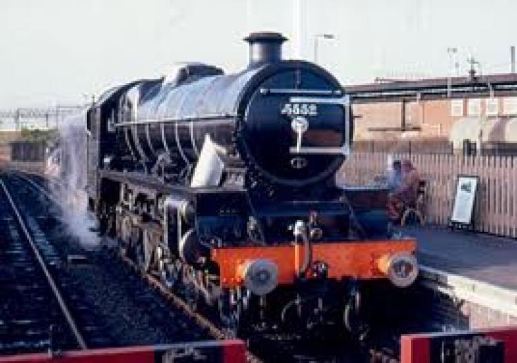 LMS Jubilee Class 4-6-0, No. 5552 'Silver Jubilee' finished in LMS gloss, lined black